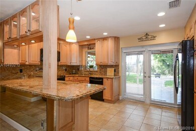 BEAUTIFULLY UPDATED KITCHEN, NEWER GE PROFILE APPL