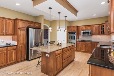 2308 Comstock Ln, Naperville, IL 60564 - photo 5