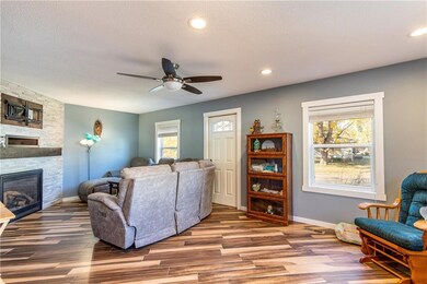 502 5th Ave SW, State Center, IA 50247 - photo 6