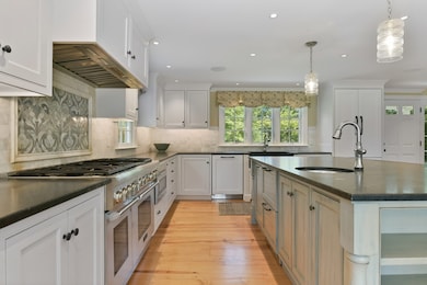 135 Free St, Hingham, MA 02043 - photo 4