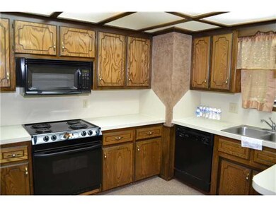 1109 NE 22nd St, Moore, OK 73160 - photo 4