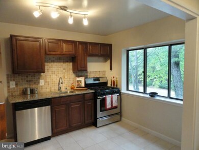 1629 Parkcrest Cir unit 8A/300, Reston, VA 20190 - photo 3