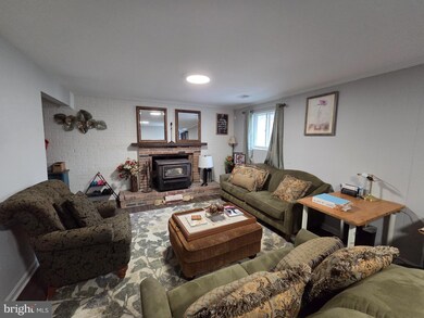 7009 Lamp Post Ln unit B, Alexandria, VA 22306 - photo 7