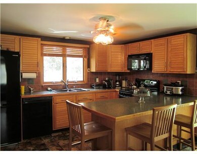 36 Lockmere Rd, Cranston, RI 02910 - photo 2