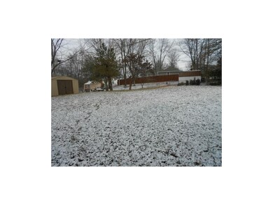 Large lot that is fenced. Yard is level. Lot of ro