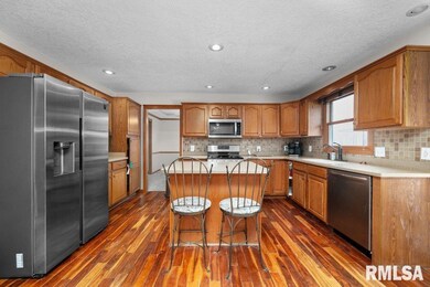 4622 E 49th Ct, Davenport, IA 52807 - photo 4