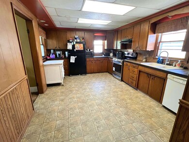 317 E Lucas St, Algona, IA 50511 - photo 2