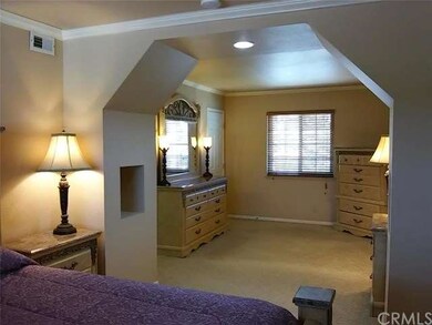 LARGE MASTER BEDROOM SUITE.