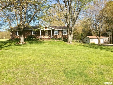 306 Saint Marys Dr, Harrisburg, IL 62946 - photo 3