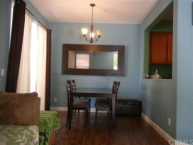 Livingroom/ Dining Room combo