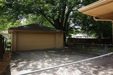 4032 Lynner Dr, Des Moines, IA 50310 - photo 3