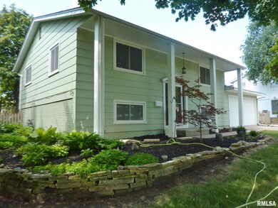 131 Westerfield Rd, Davenport, IA 52806 - photo 2