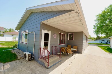 1307 3rd Ave NW, Jamestown, ND 58401 - photo 3