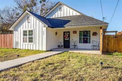 605 Robbins St, Cleburne, TX 76031 - photo 3