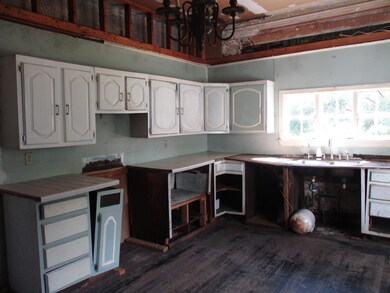 106 Pleasant St, Mechanic Falls, ME 04256 - photo 2