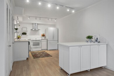 1647 W Sam Houston Pkwy S, Houston, TX 77042 - photo 5