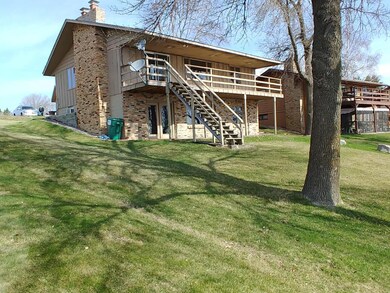 Roof line pretty much covers the deck, would be gr