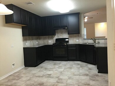 1216 Quarterhorse Dr, Alvin, TX 77511 - photo 2