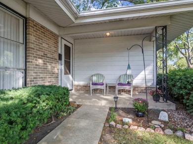 1194 Cedar Ln, Elk Grove Village, IL 60007 - photo 2