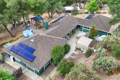 51648 Coyote Ridge Rd, Oakhurst, CA 93644 - photo 2