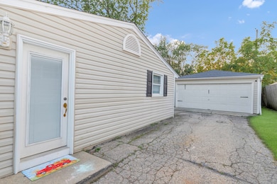 512 Tyler Dr, Carpentersville, IL 60110 - photo 3