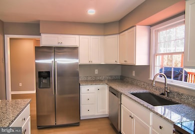 9150 Silchester Ct, Burke, VA 22015 - photo 6