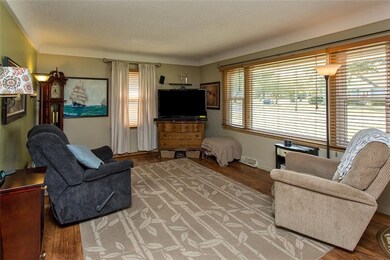 3405 Shawnee Place, Des Moines, IA 50310 - photo 3