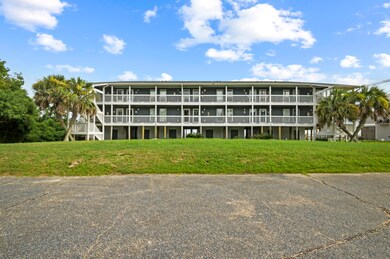 5539 Soundside Dr unit N, Gulf Breeze, FL 32563 - photo 3