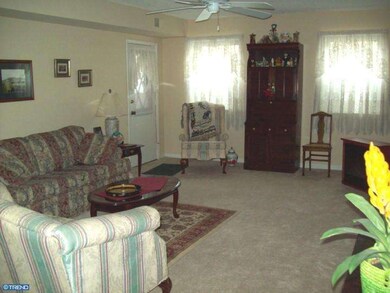 146 Riversedge Dr, Norristown, PA 19403 - photo 5