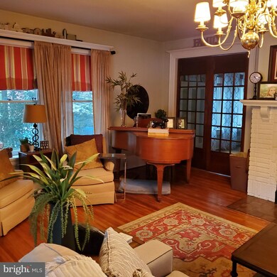 228 Philadelphia Ave, Waynesboro, PA 17268 - photo 3