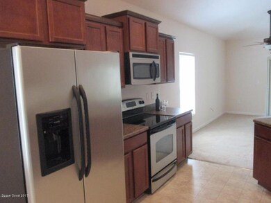 Kitchen w Stainless Applicances
