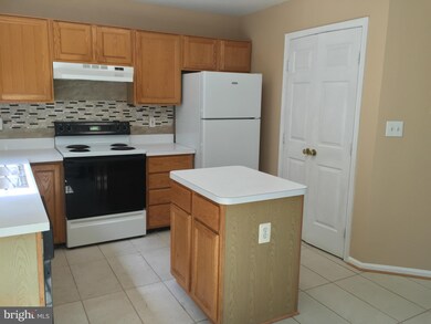 1882 Tiger Lily Cir unit 1, Woodbridge, VA 22192 - photo 6