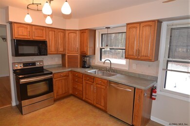 65 Fieldstone Dr, Gansevoort, NY 12831 - photo 2