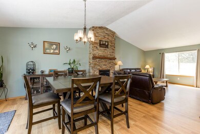 20-web-or-mls-6678 SE Davis Loop-19