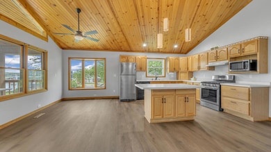 Dining Area & Kitchen