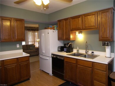 2369 E 42nd St, Lorain, OH 44055 - photo 5