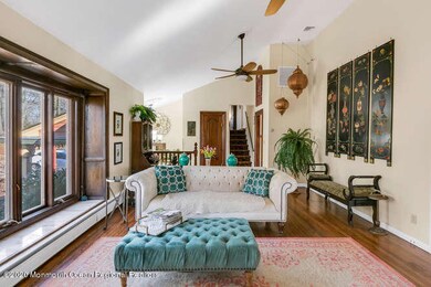 10 Old Farm Rd Colts Neck NJ-small-007-0