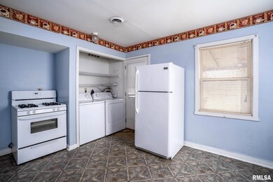 6904 N Pine St, Davenport, IA 52806 - photo 5