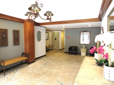 33 Barker Ave unit 5G, White Plains, NY 10601 - photo 2