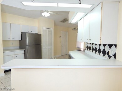 Kitchen with freestanding refrigerator, a peninsul