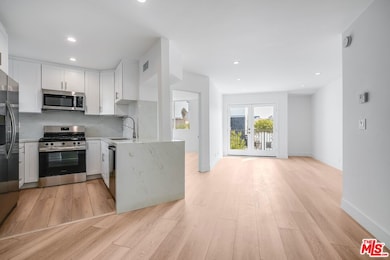 11675 Darlington Ave unit 301, Los Angeles, CA 90049 - photo 5