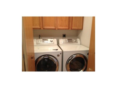Laundry Area. These stay!  Very nice set!
