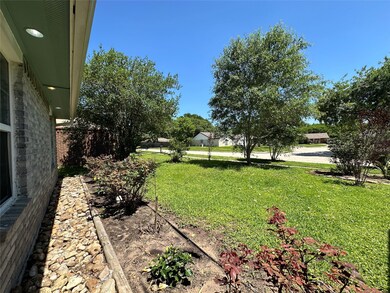 16766 Gleneagle Dr N, Conroe, TX 77385 - photo 3