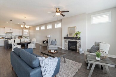 14315 Holcomb Ave, Urbandale, IA 50323 - photo 3