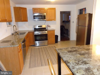 8214 Springfield Village Dr, Springfield, VA 22152 - photo 4