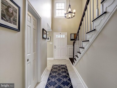 12404 Goldfinch Ct, Potomac, MD 20854 - photo 3