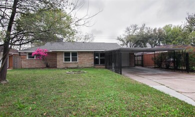 1047 W 30th St, Houston, TX 77018 - photo 2