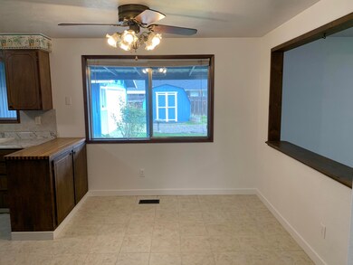 820 N 10th St, Central Point, OR 97502 - photo 6