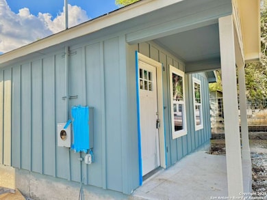 709 Burr Oak Ln, Canyon Lake, TX 78133 - photo 2