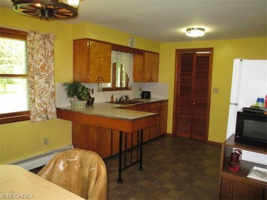 Sunny Kitchen with breakfast bar. Newer Vinyl floo